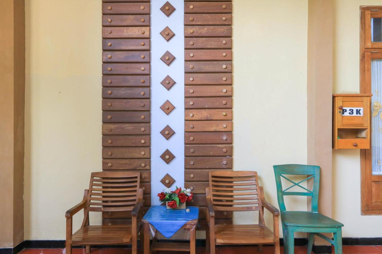 Oyo 2440 Wallet Family Residence Syariah Lumajang Extérieur photo