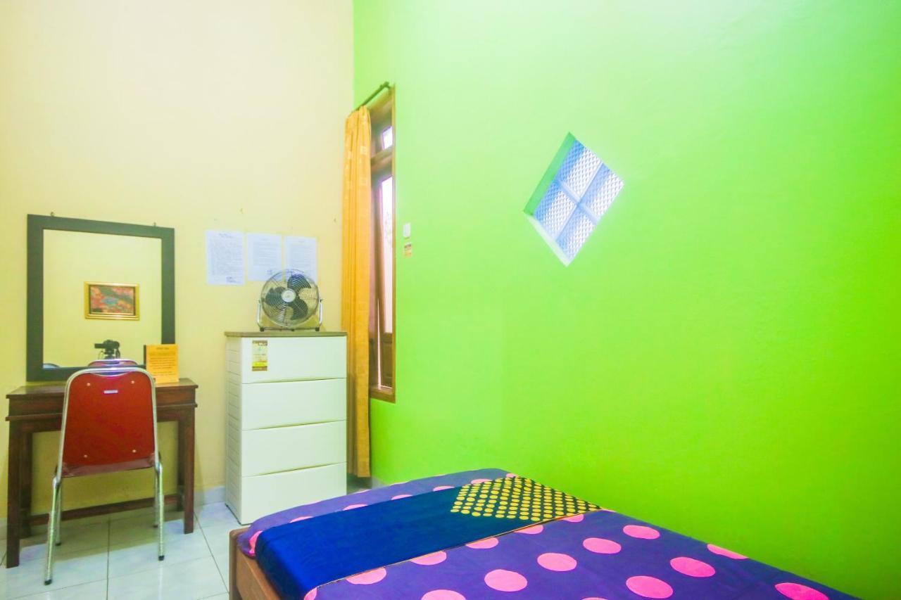 Oyo 2440 Wallet Family Residence Syariah Lumajang Extérieur photo