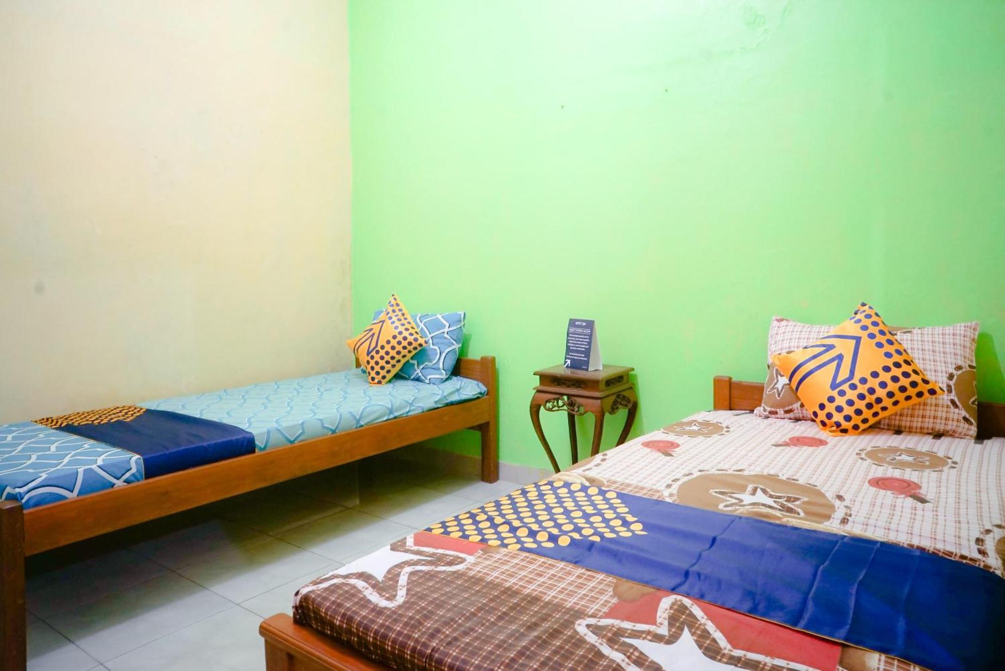 Oyo 2440 Wallet Family Residence Syariah Lumajang Extérieur photo