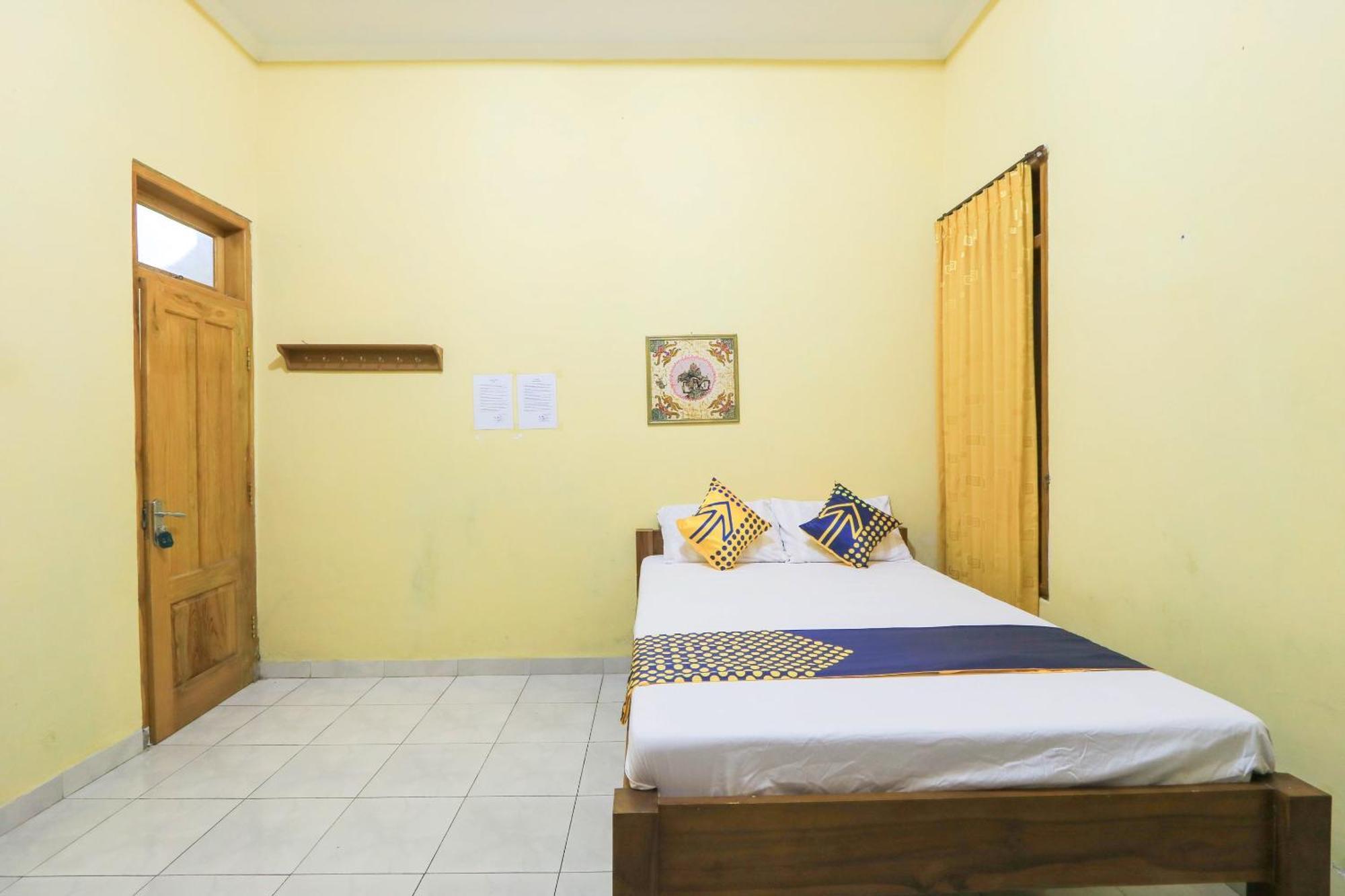 Oyo 2440 Wallet Family Residence Syariah Lumajang Extérieur photo