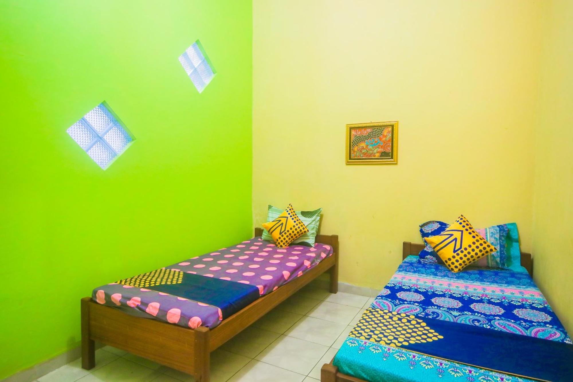 Oyo 2440 Wallet Family Residence Syariah Lumajang Extérieur photo