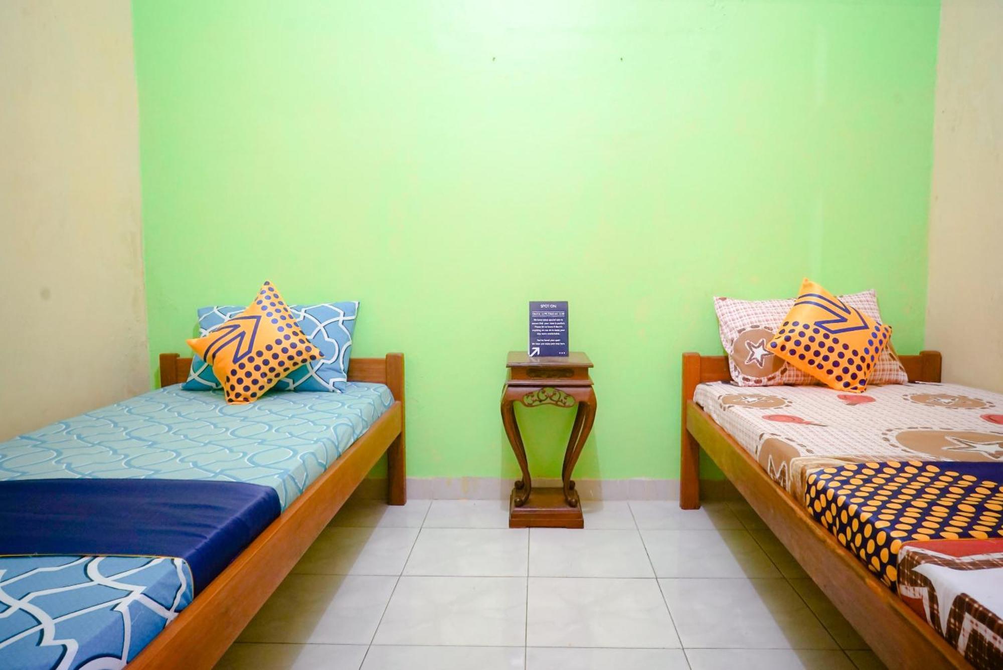Oyo 2440 Wallet Family Residence Syariah Lumajang Extérieur photo