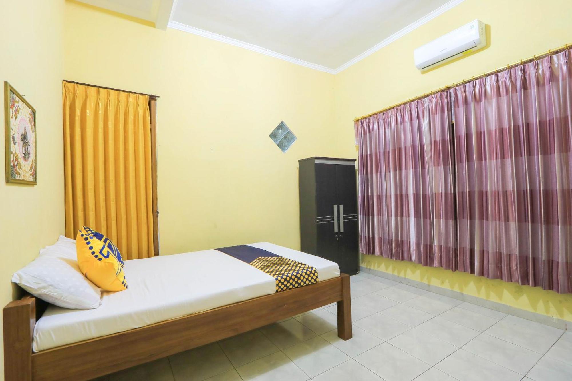 Oyo 2440 Wallet Family Residence Syariah Lumajang Extérieur photo