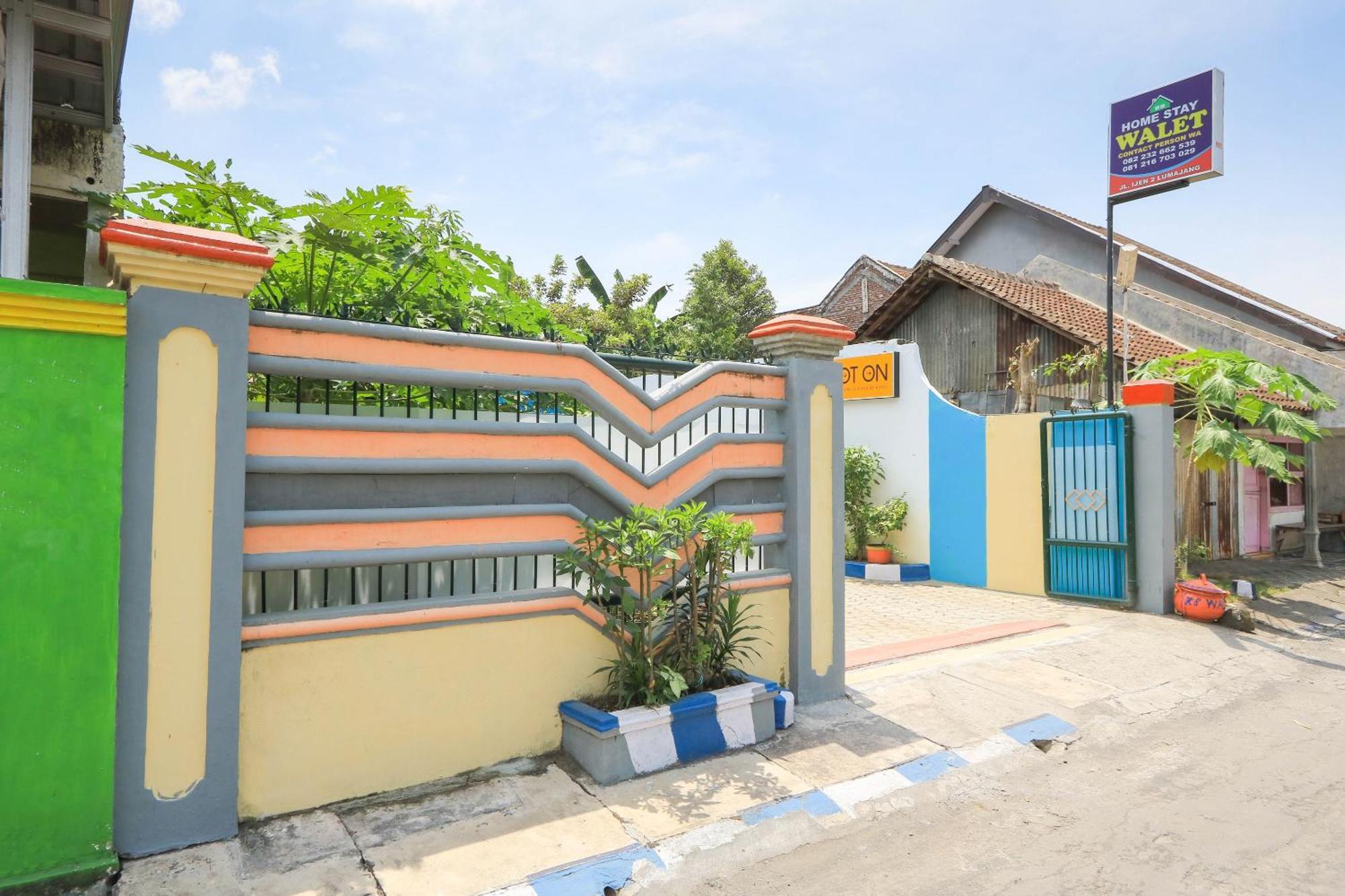 Oyo 2440 Wallet Family Residence Syariah Lumajang Extérieur photo